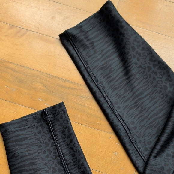 Reebok Black High-Waist Active Leggings with Subtle Animal Texture - Picture 4 of 6